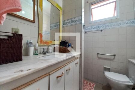 Banheiro de apartamento à venda com 1 quarto, 52m² em Centro, Campinas