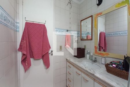 Banheiro de apartamento à venda com 1 quarto, 52m² em Centro, Campinas