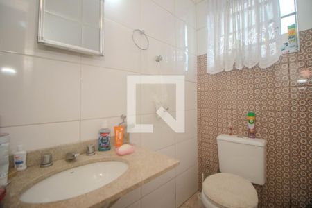 Banheiro de apartamento à venda com 1 quarto, 42m² em Passo D’areia, Porto Alegre