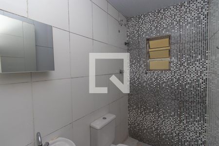 Banheiro de casa para alugar com 2 quartos, 40m² em Vila Nivi, São Paulo