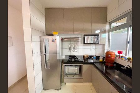 Cozinha de apartamento à venda com 2 quartos, 70m² em Santa Cruz Industrial, Contagem