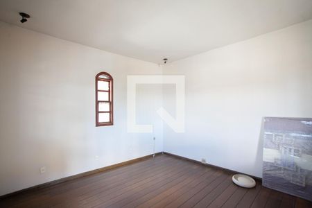 Sala 1 de casa à venda com 3 quartos, 215m² em Céu Azul, Belo Horizonte