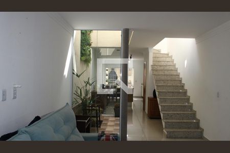 Casa à venda com 117m², 3 quartos e 2 vagasSala