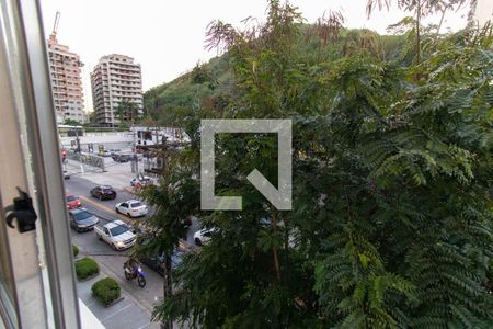 Sala vista de apartamento à venda com 2 quartos, 60m² em Santa Rosa, Niterói