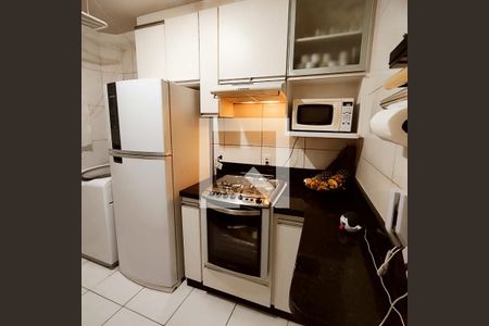 Cozinha  de apartamento à venda com 2 quartos, 44m² em Industrial, Contagem