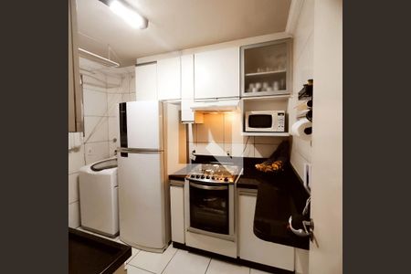 Cozinha  de apartamento à venda com 2 quartos, 44m² em Industrial, Contagem