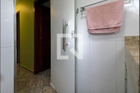 Banheiro social  de apartamento para alugar com 3 quartos, 67m² em Vila Moraes, São Paulo