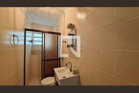 Banheiro de apartamento para alugar com 1 quarto, 45m² em Guilhermina, Praia Grande