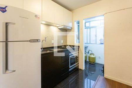 Cozinha  de apartamento à venda com 2 quartos, 57m² em São João, Porto Alegre