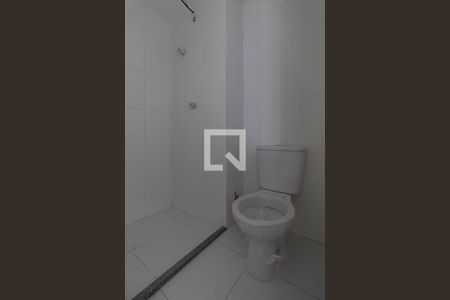  Banheiro de apartamento para alugar com 1 quarto, 27m² em Conjunto Residencial José Bonifácio, São Paulo