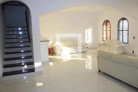 Sala de casa à venda com 5 quartos, 290m² em Vila Galvão, Guarulhos