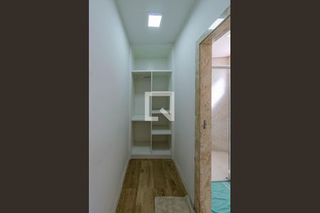 Closet de kitnet/studio para alugar com 1 quarto, 28m² em Minas Brasil, Belo Horizonte