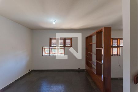 Casa à venda com 353m², 4 quartos e 3 vagasSala