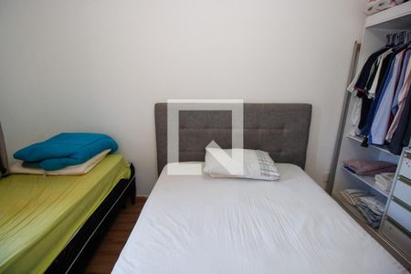 Quarto de apartamento à venda com 2 quartos, 76m² em Jardim Maria Rosa, Taboão da Serra