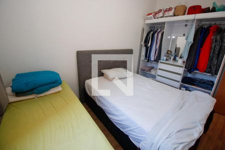 Quarto de apartamento à venda com 2 quartos, 76m² em Jardim Maria Rosa, Taboão da Serra