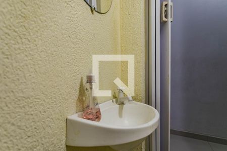 Lavabo  de casa de condomínio para alugar com 2 quartos, 68m² em Jundiapeba, Mogi das Cruzes