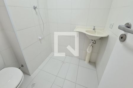 Banheiro de kitnet/studio para alugar com 1 quarto, 27m² em Jardim Independência, São Paulo