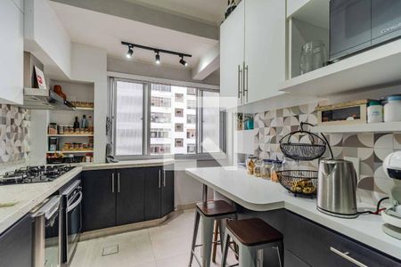 Cozinha e Área de Serviço de apartamento à venda com 2 quartos, 81m² em Santana, Porto Alegre