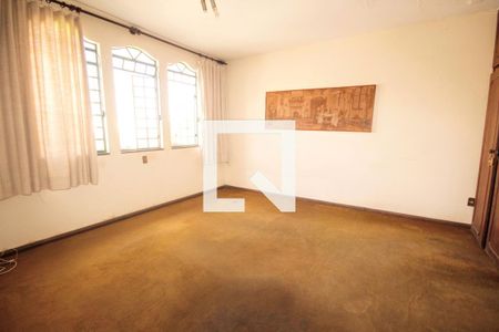 Quarto de casa à venda com 4 quartos, 300m² em Santa Tereza, Belo Horizonte