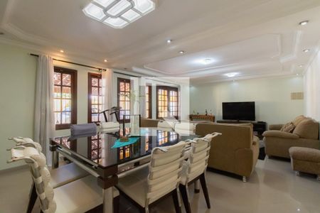 Sala de casa à venda com 4 quartos, 327m² em Jardim Jovaia, Guarulhos