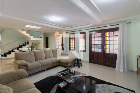 Sala de casa para alugar com 4 quartos, 327m² em Jardim Jovaia, Guarulhos