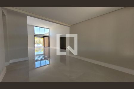 Sala de casa de condomínio à venda com 5 quartos, 450m² em Loteamento Caminhos de San Conrado (Sousas), Campinas