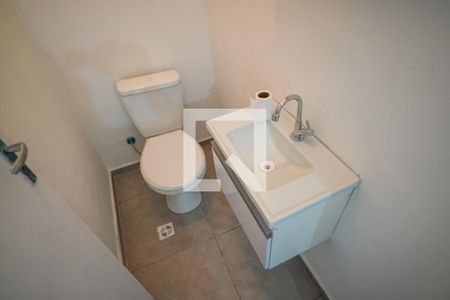 Lavabo de casa para alugar com 2 quartos, 85m² em Parque Bristol, São Paulo