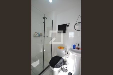 Banheiro de apartamento para alugar com 1 quarto, 35m² em Parque Vitoria, São Paulo