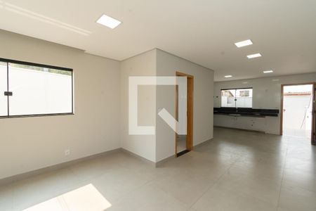 Sala de casa para alugar com 3 quartos, 140m² em Califórnia, Belo Horizonte