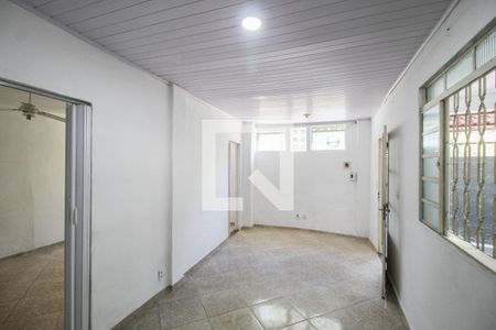 Sala de casa para alugar com 2 quartos, 75m² em Vila Emil, Mesquita