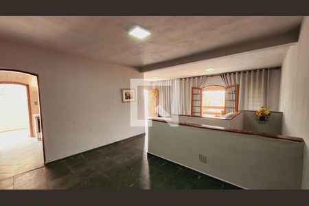 Sala de casa para alugar com 3 quartos, 222m² em Jardim Mirante, Várzea Paulista