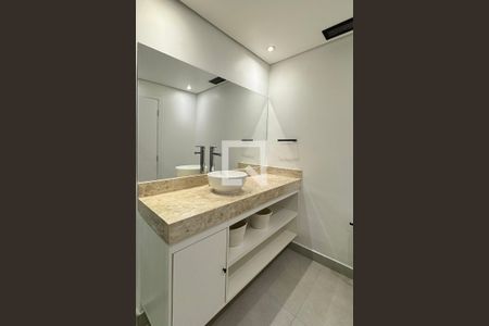 Banheiro de apartamento para alugar com 1 quarto, 55m² em Alphaville Industrial, Barueri