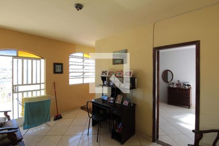 Sala de TV de casa para alugar com 3 quartos, 150m² em Europa (venda Nova), Belo Horizonte