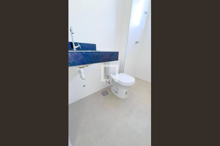 Banheiro de apartamento à venda com 1 quarto, 37m² em Sagrada Família, Belo Horizonte