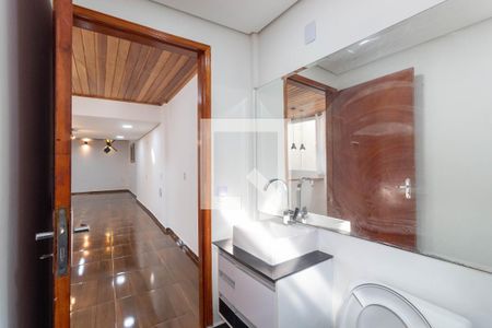 Banheiro de casa para alugar com 1 quarto, 53m² em Vila Salete, São Paulo