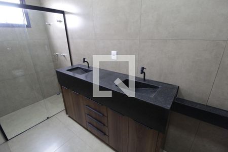 Banheiro do Quarto 1 de casa para alugar com 3 quartos, 124m² em Aclimação, Uberlândia