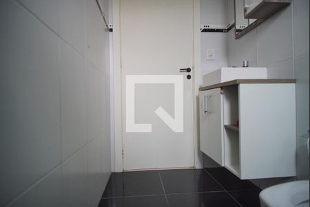 Banheiro Corredor de apartamento à venda com 1 quarto, 58m² em Jardim do Salso, Porto Alegre