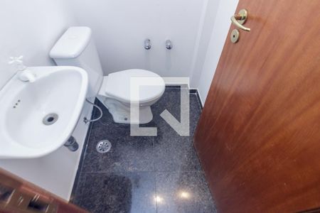 Lavabo de apartamento para alugar com 3 quartos, 206m² em Higienópolis, São Paulo