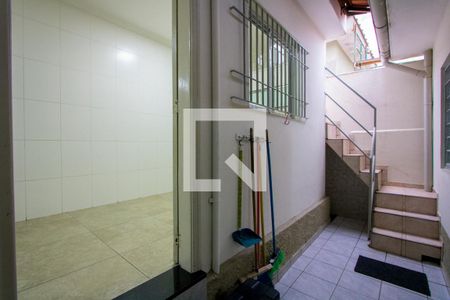 Casa à venda com 185m², 2 quartos e 2 vagas Casa à venda com 185m², 2 quartos e 2 vagasCorredor - Externo