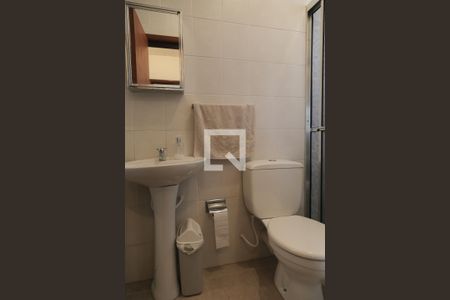 Banheiro de apartamento à venda com 2 quartos, 64m² em Cristal, Porto Alegre