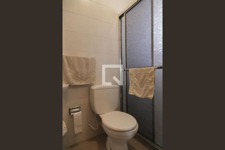 Banheiro de apartamento à venda com 2 quartos, 64m² em Cristal, Porto Alegre