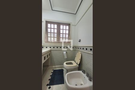 Casa de condomínio à venda com 400m², 4 quartos e 6 vagas Casa de condomínio à venda com 400m², 4 quartos e 6 vagasBanheiro da Suite 1