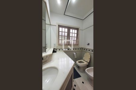 Casa de condomínio à venda com 400m², 4 quartos e 6 vagas Casa de condomínio à venda com 400m², 4 quartos e 6 vagasBanheiro da Suite 1