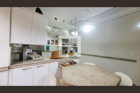 Casa de condomínio à venda com 400m², 4 quartos e 6 vagas Casa de condomínio à venda com 400m², 4 quartos e 6 vagasCozinha