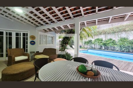 Casa de condomínio à venda com 400m², 4 quartos e 6 vagas Casa de condomínio à venda com 400m², 4 quartos e 6 vagasÁrea gourmet