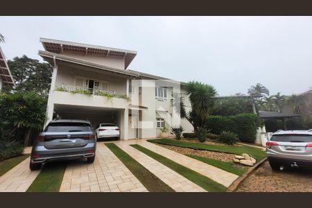 Casa de condomínio à venda com 400m², 4 quartos e 6 vagas Casa de condomínio à venda com 400m², 4 quartos e 6 vagasFachada