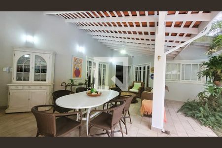 Casa de condomínio à venda com 400m², 4 quartos e 6 vagas Casa de condomínio à venda com 400m², 4 quartos e 6 vagasÁrea gourmet