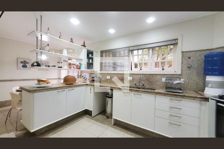 Casa de condomínio à venda com 400m², 4 quartos e 6 vagas Casa de condomínio à venda com 400m², 4 quartos e 6 vagasCozinha