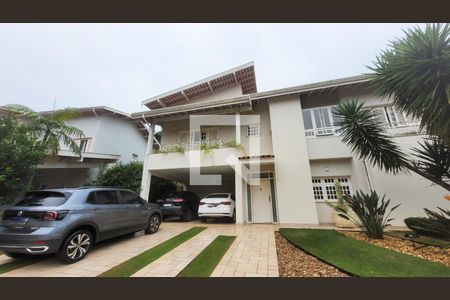 Casa de condomínio à venda com 400m², 4 quartos e 6 vagas Casa de condomínio à venda com 400m², 4 quartos e 6 vagasFachada