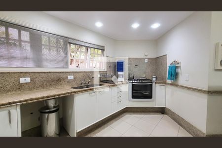 Casa de condomínio à venda com 400m², 4 quartos e 6 vagas Casa de condomínio à venda com 400m², 4 quartos e 6 vagasCozinha